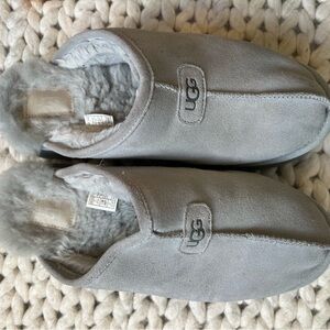 UGG Disquiet slippers with 1 inch platform EUC size 11